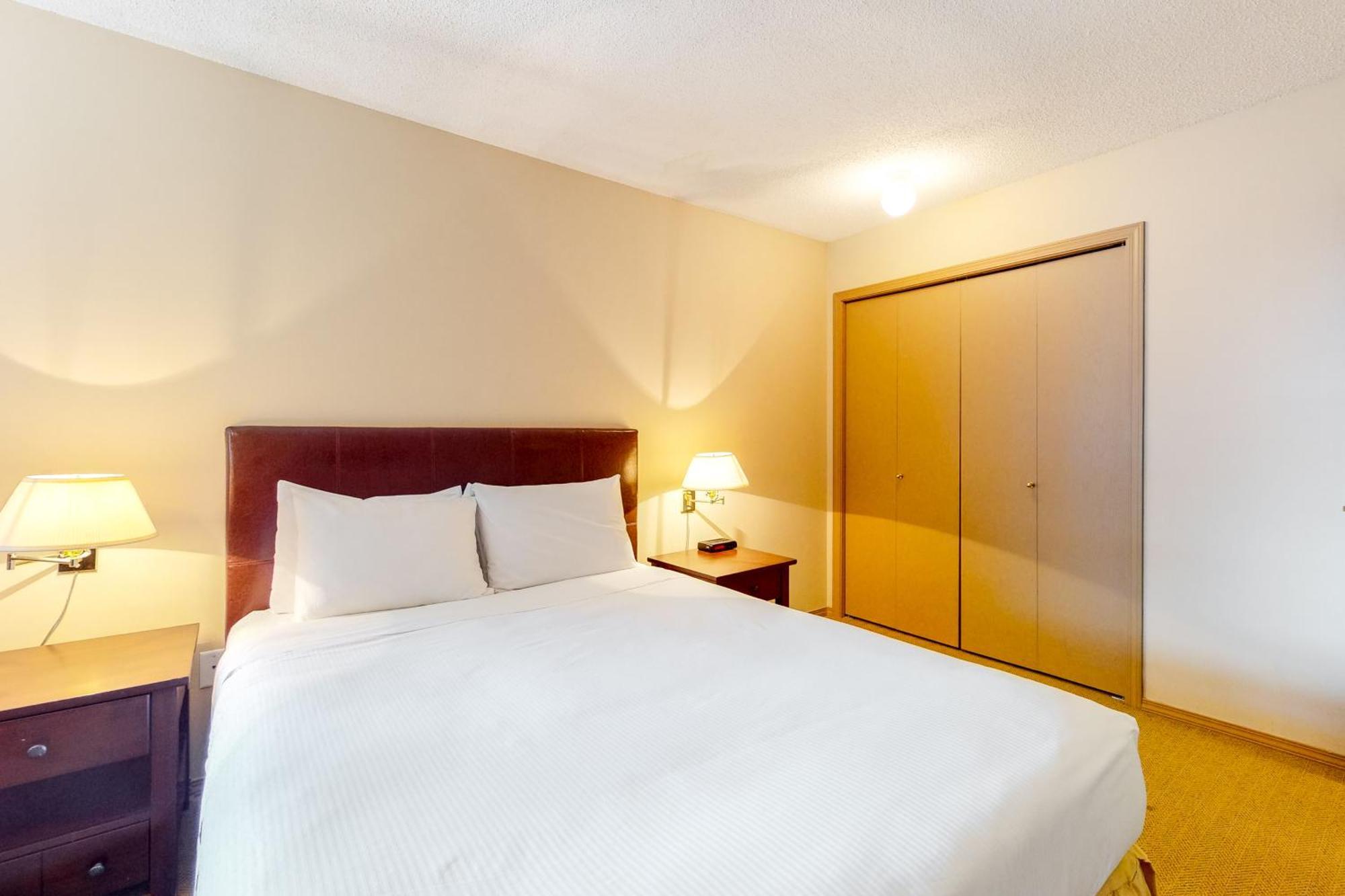 Glacier Lodge Whistler Room photo