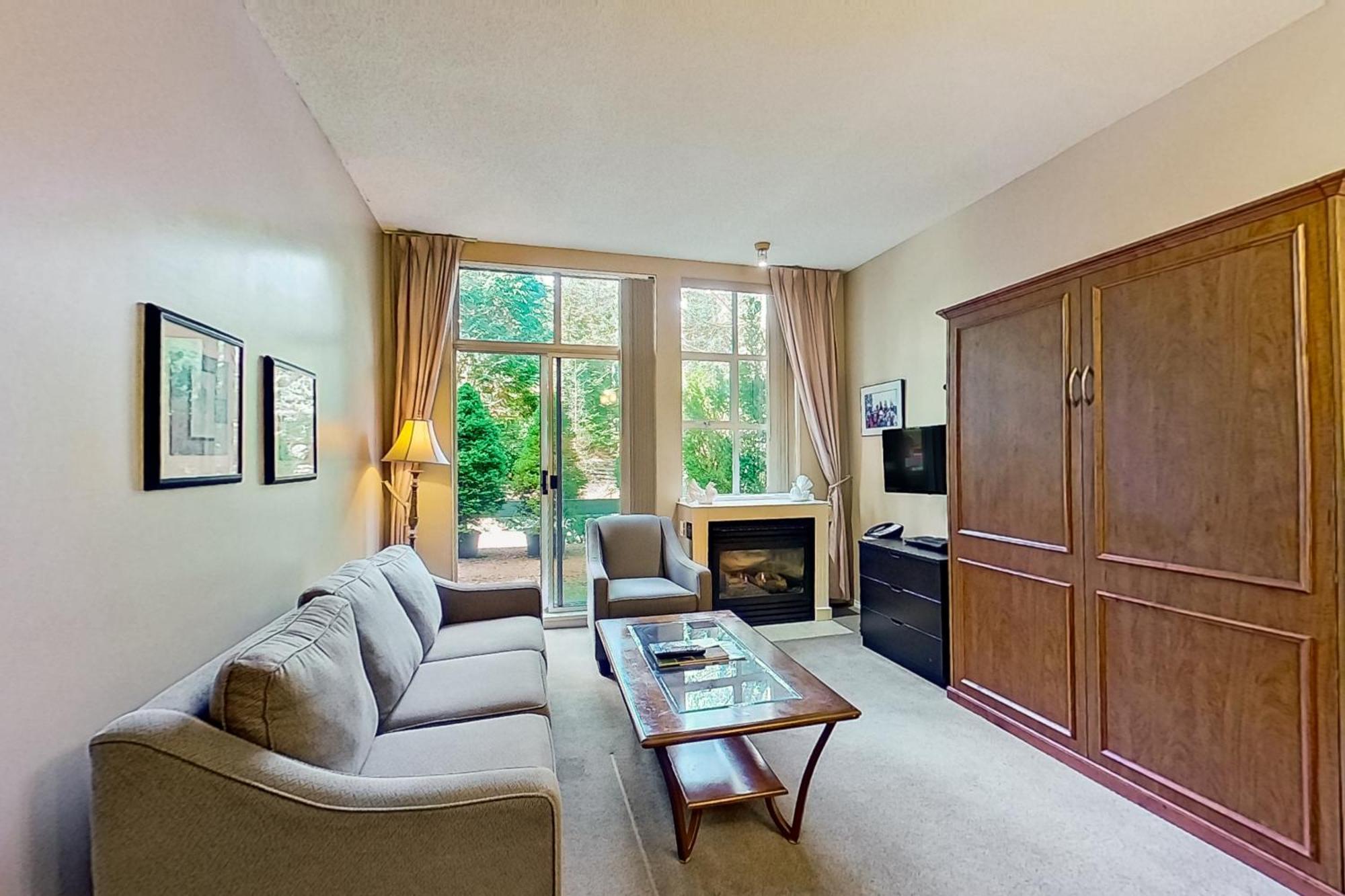 Glacier Lodge Whistler Room photo