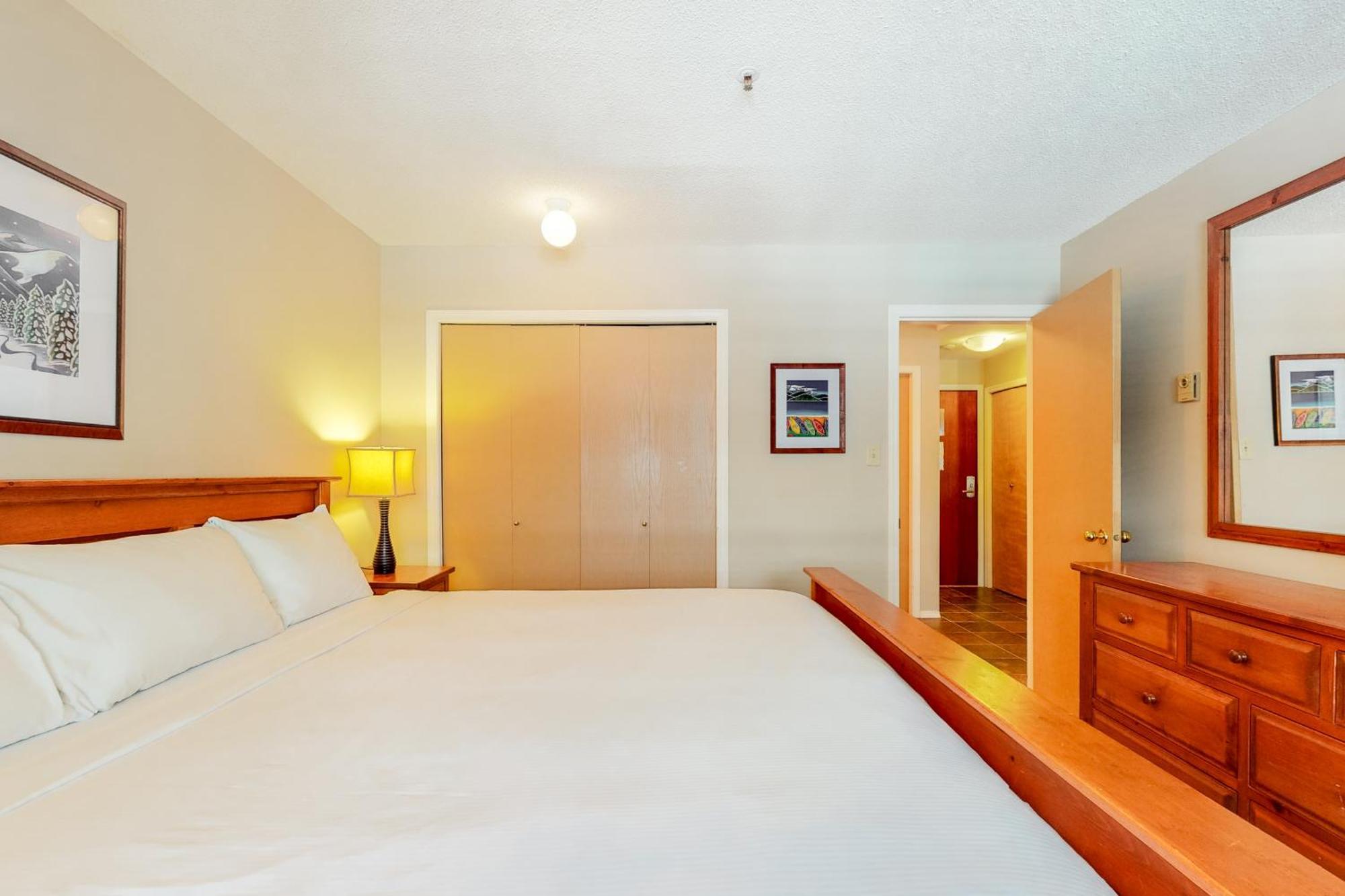 Glacier Lodge Whistler Room photo