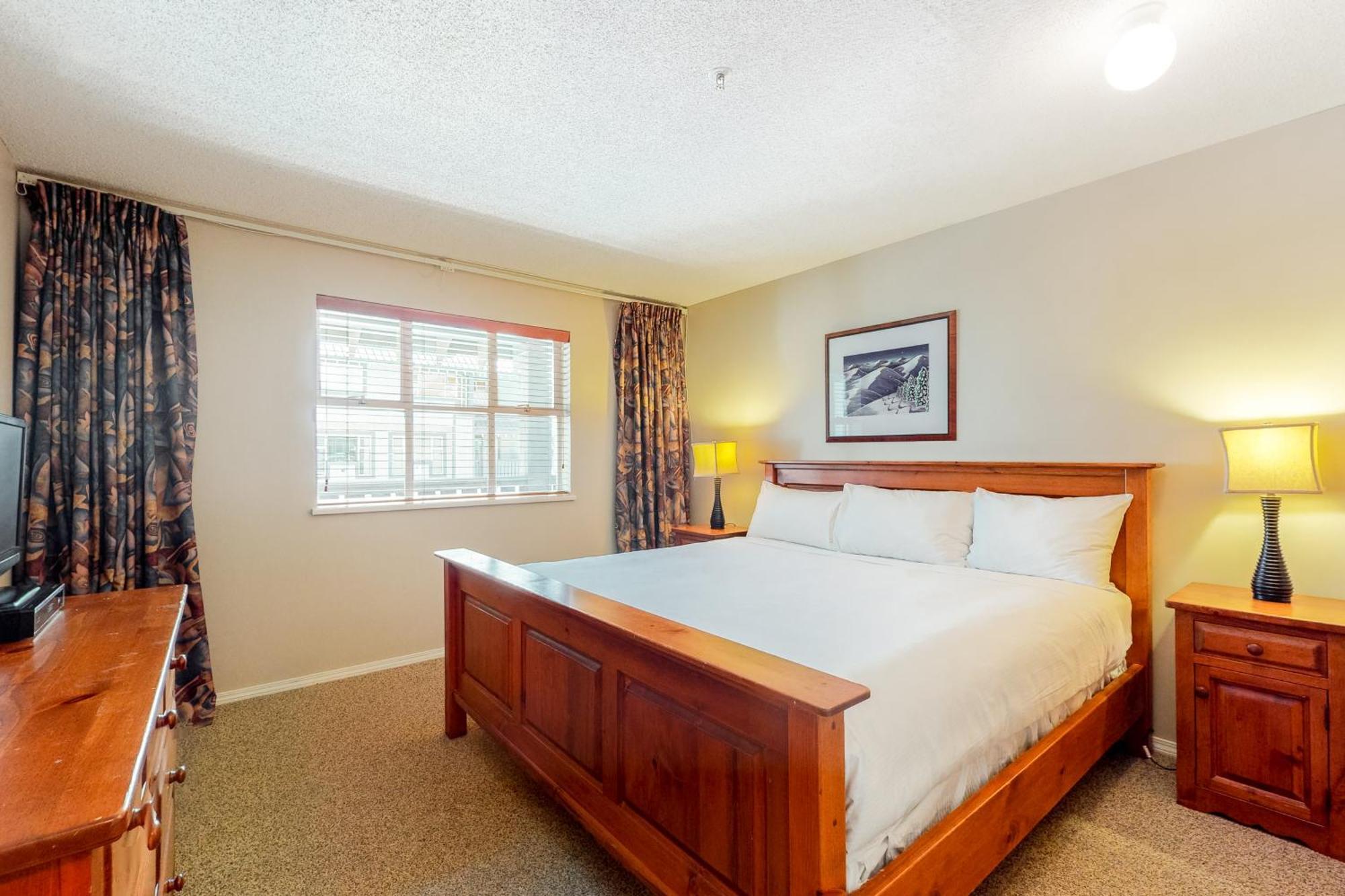 Glacier Lodge Whistler Room photo