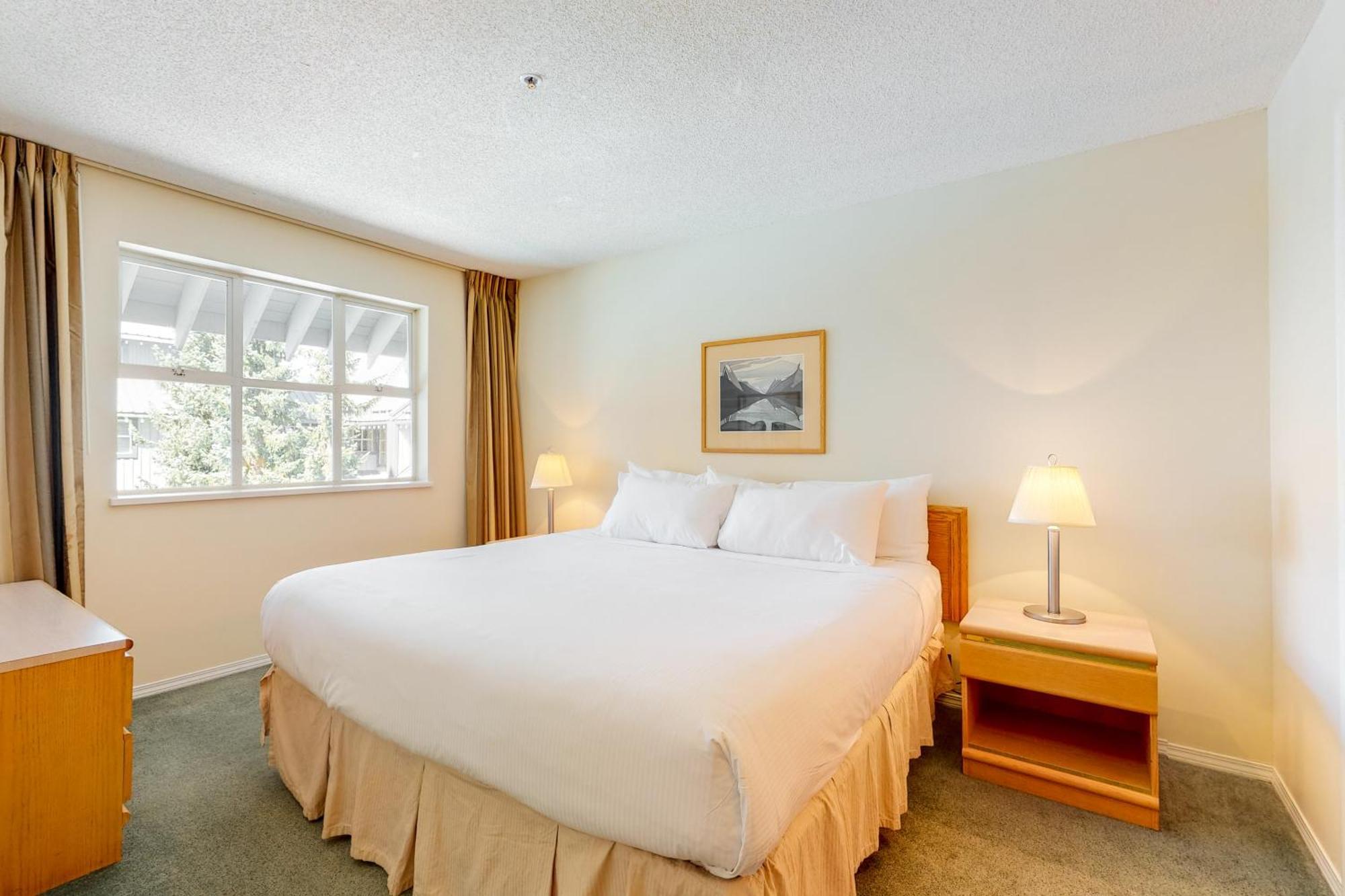 Glacier Lodge Whistler Room photo