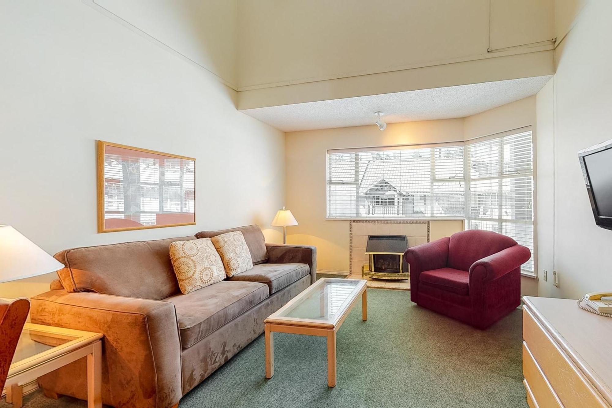 Glacier Lodge Whistler Room photo