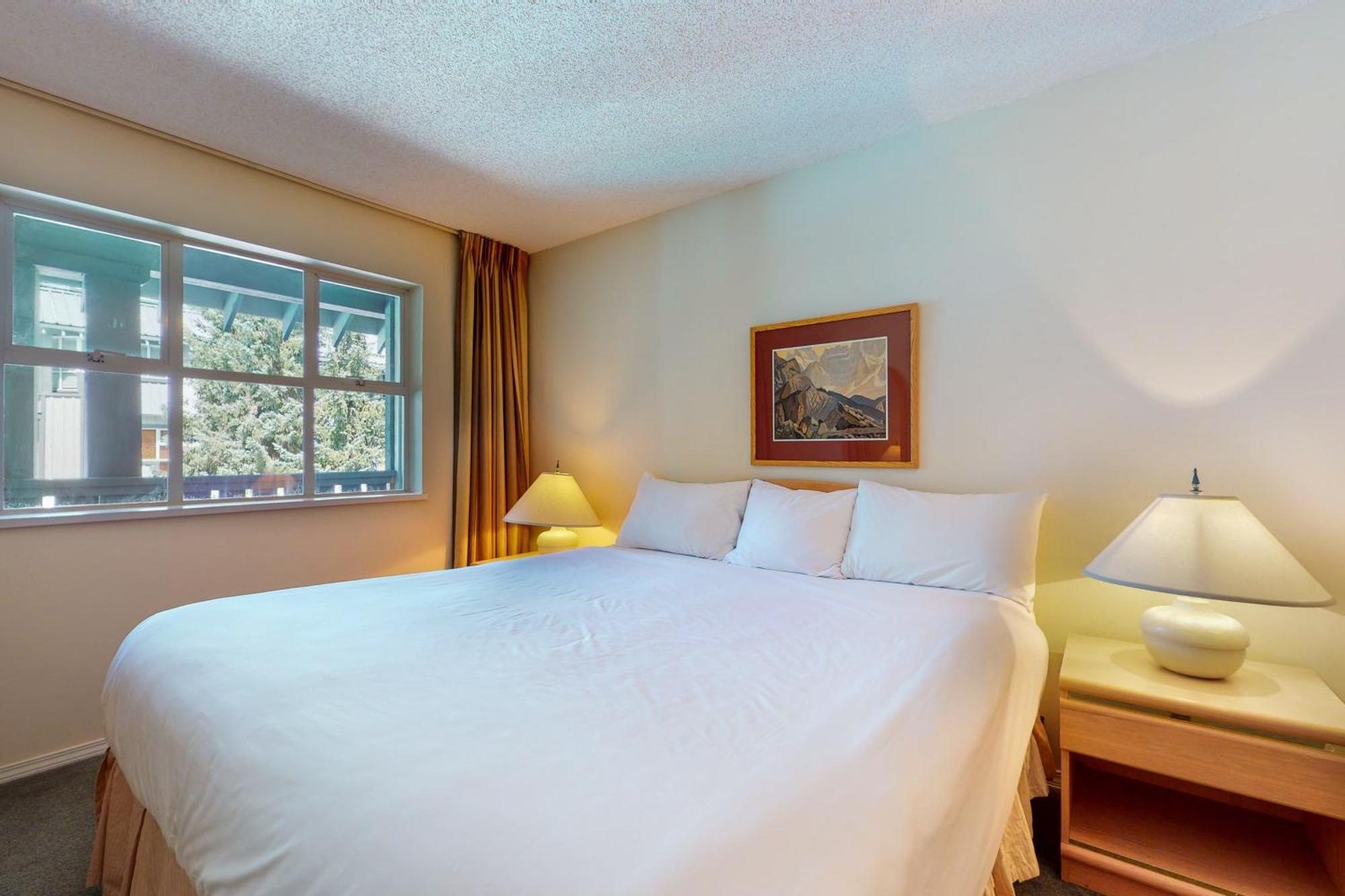 Glacier Lodge Whistler Room photo
