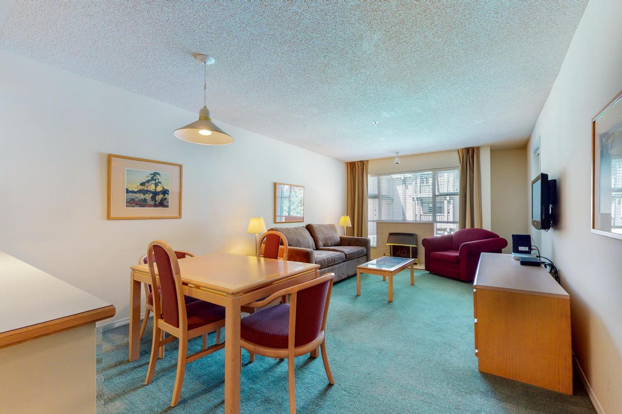 Glacier Lodge Whistler Room photo