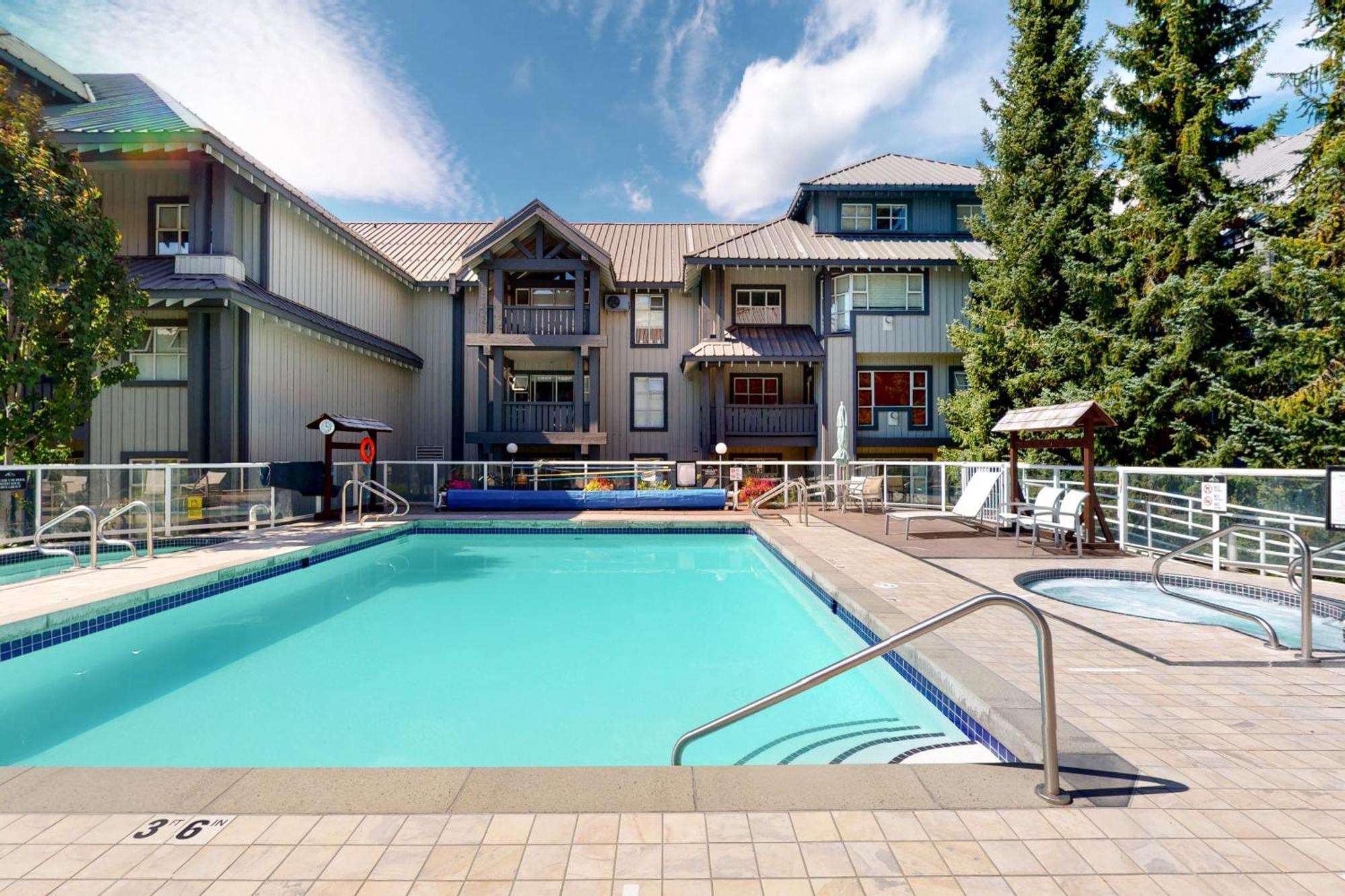 Glacier Lodge Whistler Exterior photo