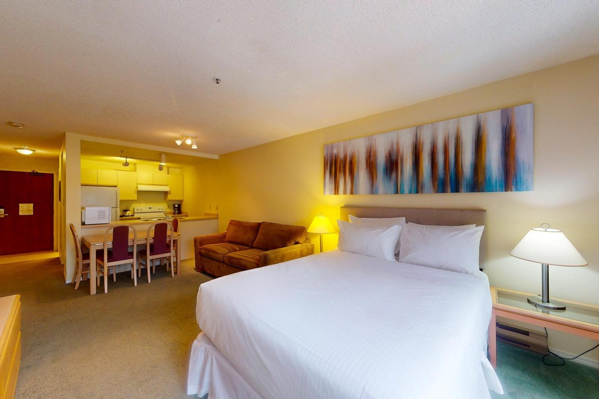 Glacier Lodge Whistler Room photo